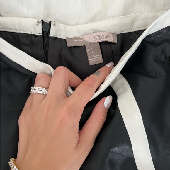 FAUX LEATHER - BLACK AND WHITE MINI SKIRT - Picture 2 of 2